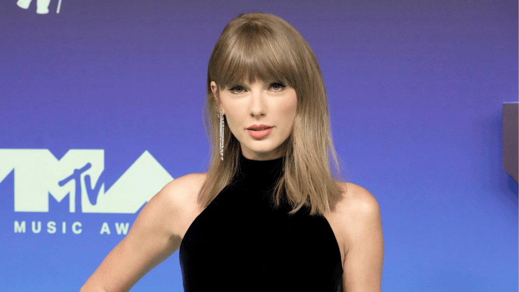 Taylor Swift’s Dazzling VMAs Ring Hides 6 Very Different Diamond Shapes