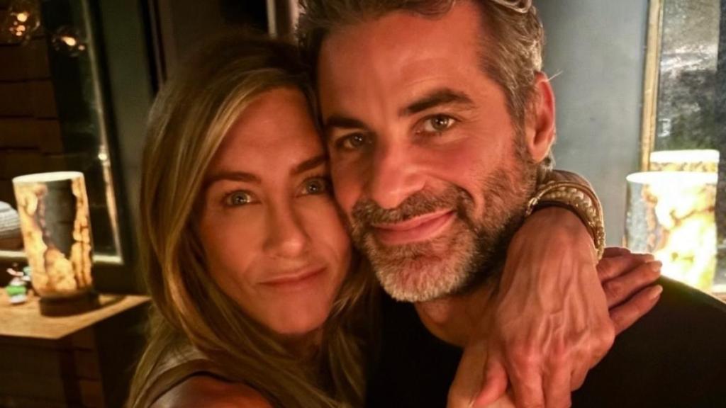 Jennifer Aniston’s Friends See an ‘Opportunist’ Side to Boyfriend Jim Curtis — Source