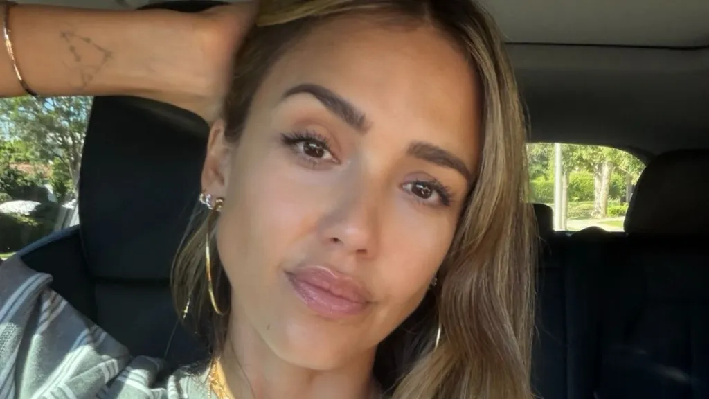 Jessica Alba’s Bikini Look Gets Seriously Sultry While She Lounges