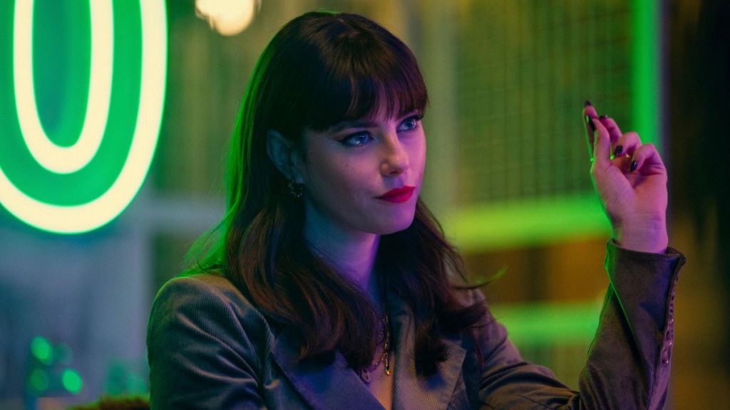 The Gentlemen’s Kaya Scodelario Reveals What Keeps Susie & Eddie From Fully Trusting Each Other