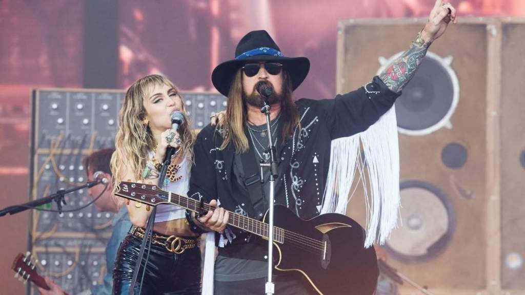 Miley Cyrus Dropping Last Name Leaves Dad Billy Ray Cyrus 'Deeply Hurt' — Source