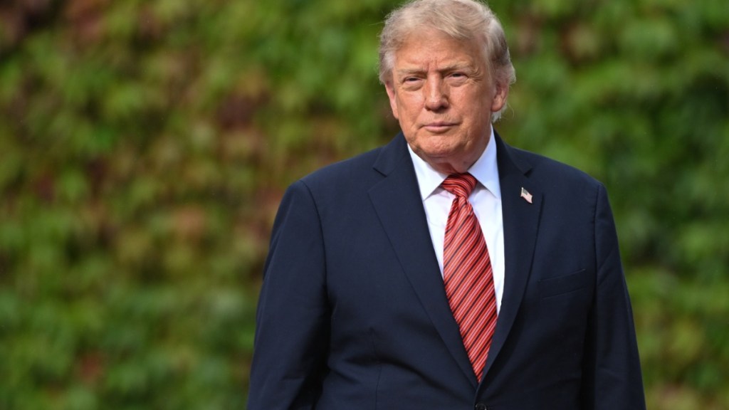 Donald Trump Says 250-Foot Arch Could Double as a Military Complex