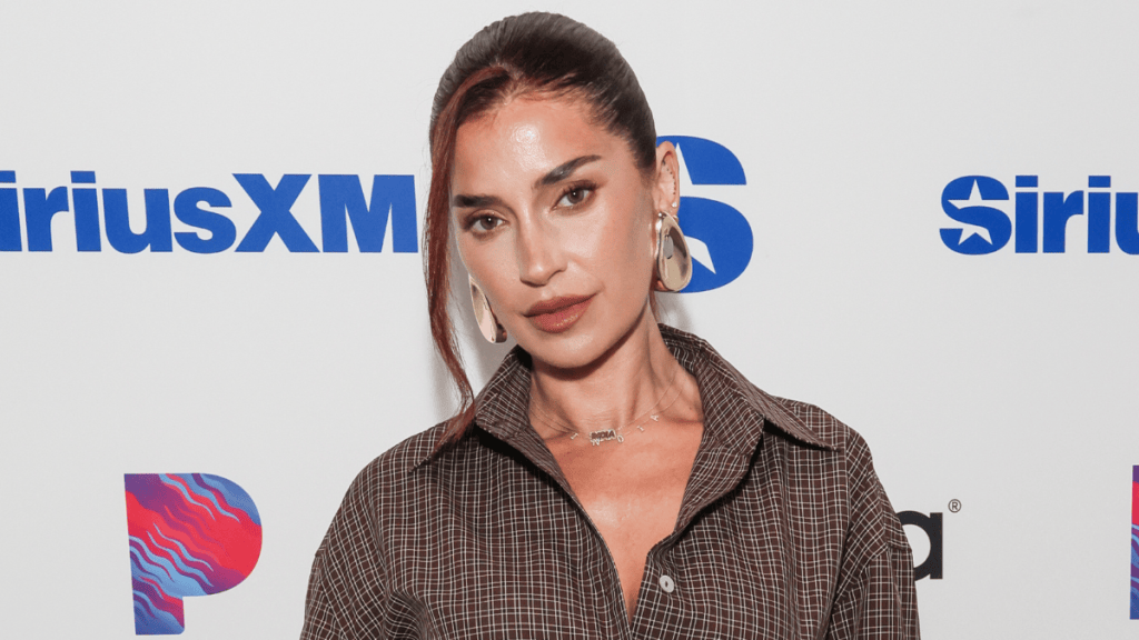 Nicole Williams English opens up about navigating friendships while filming Khloé Kardashian’s new Hulu series