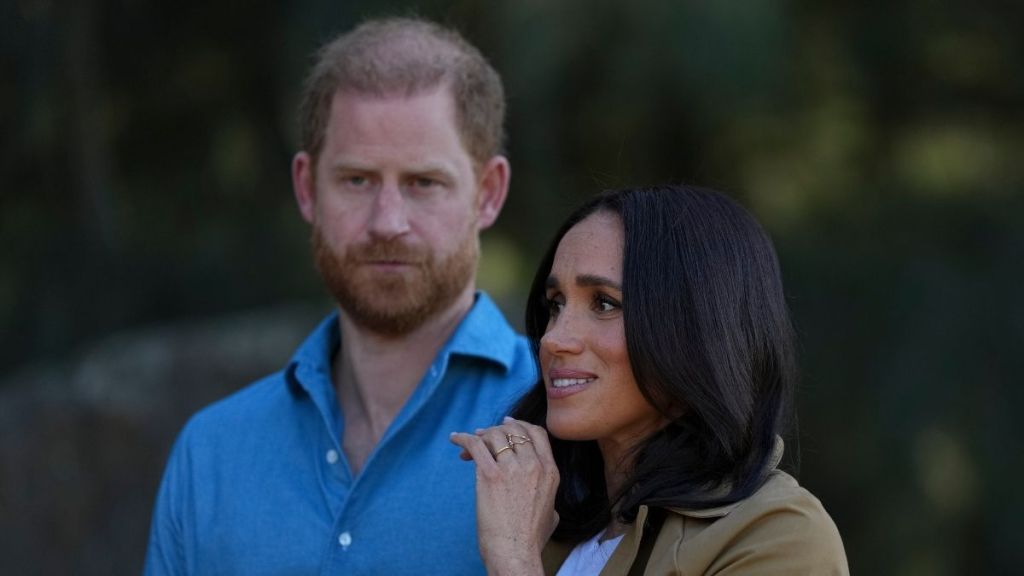 Prince Harry & Meghan Markle 'Questioning' Their UK Move — Source