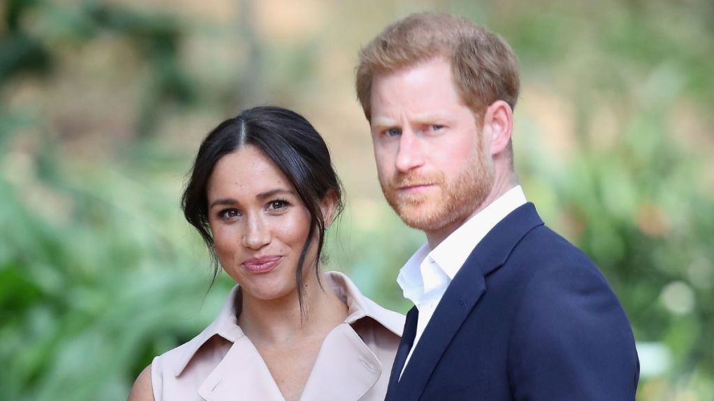 Prince Harry & Meghan Markle Could ‘Add Fuel To Fire’ With Royal Peace Offering — Expert