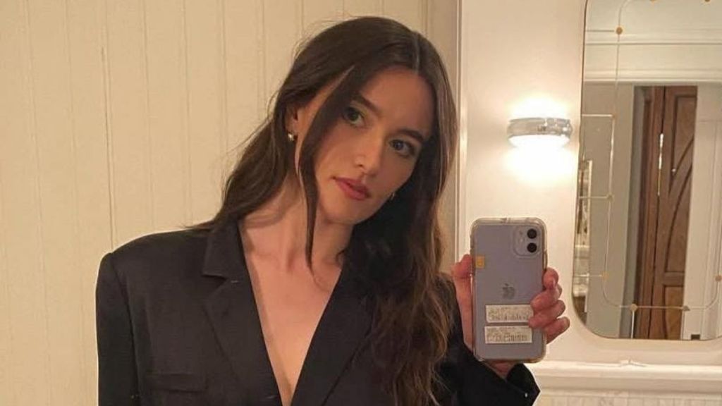 Sarah Pidgeon’s Backless Chanel Gown Dips Dangerously Low at the Emmys
