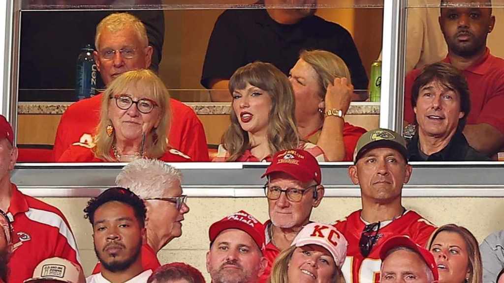 Taylor Swift's 5-Word Plea to Travis Kelce Spotted at Chiefs Game — Lip Reader