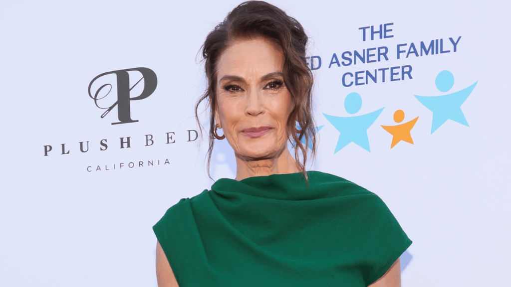 Teri Hatcher reflects on her controversial 2006 Grammys dress and says she would wear it again