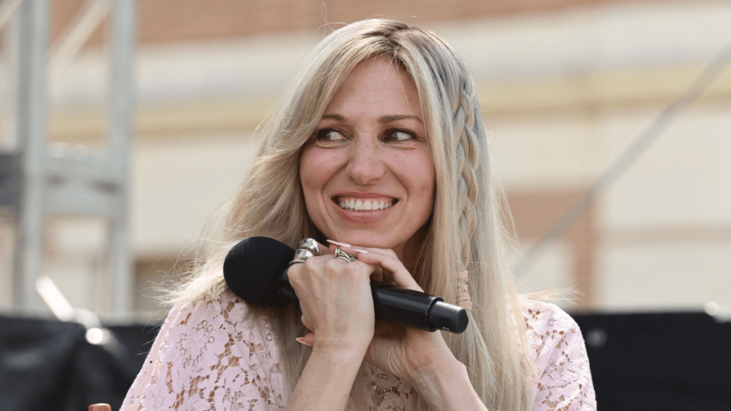 80s Singer Debbie Gibson Told ‘Young and Hot’ Look Needs Pants