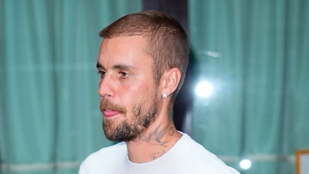 Justin Bieber Gives LA Park-Goers an Unexpected Jam Session