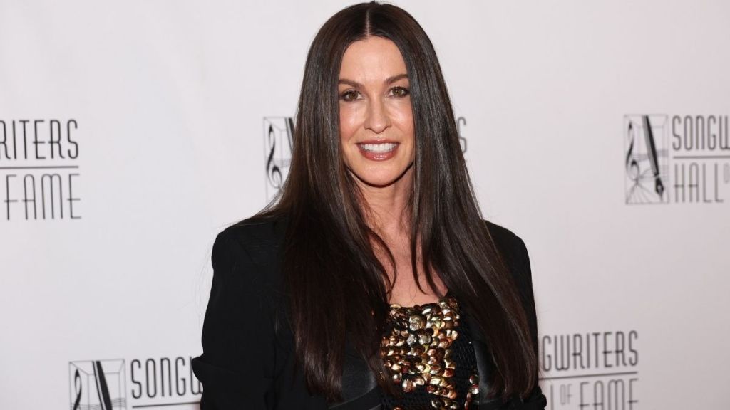 Alanis Morissette Claims Ex-Staffer Used Drug Trafficking Threat in Blackmail Bid