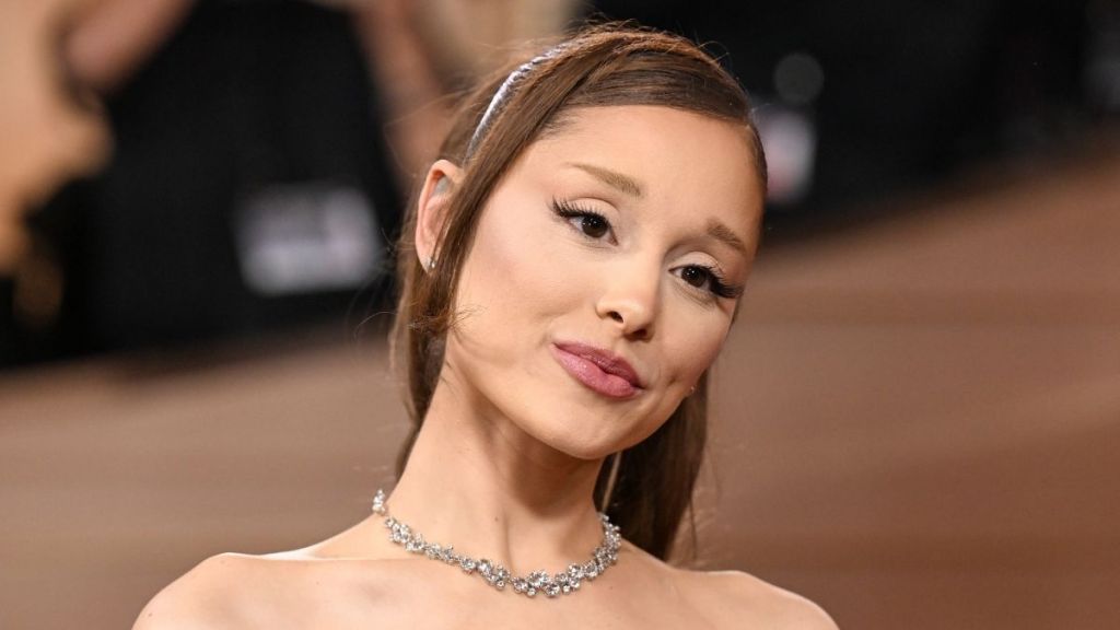 Ariana Grande Seemingly Drops Telling Ricky Alvarez Hint in Tour Finale
