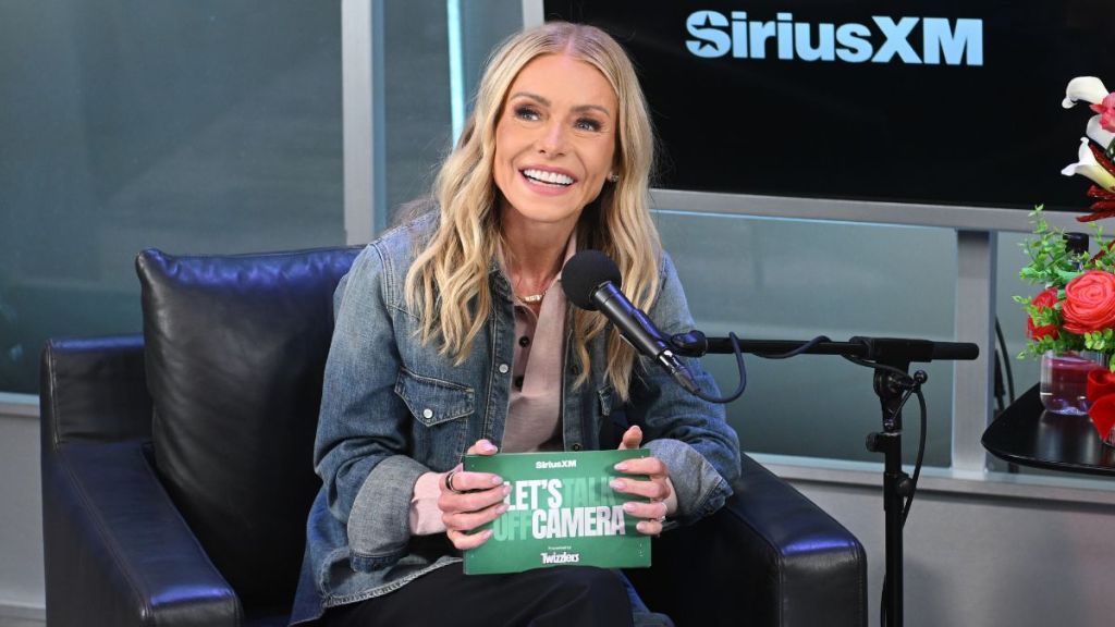 Kelly Ripa Says Rod Stewart Stopped Her From Showing Too Much on Live TV