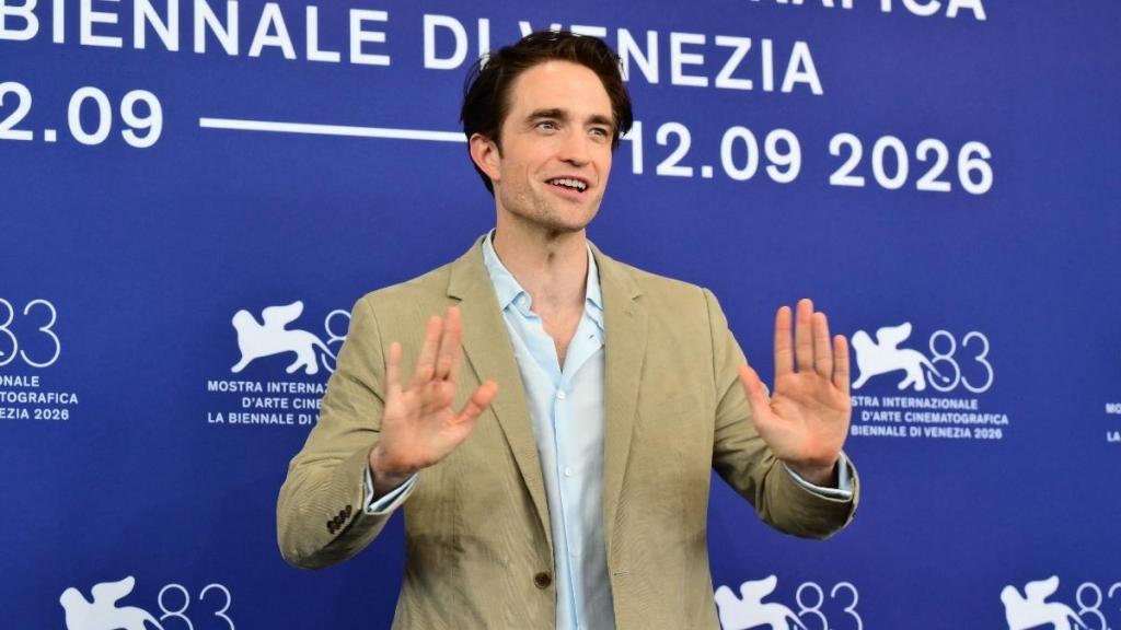Robert Pattinson Claps Back at Chris Hansen's Primetime Backlash