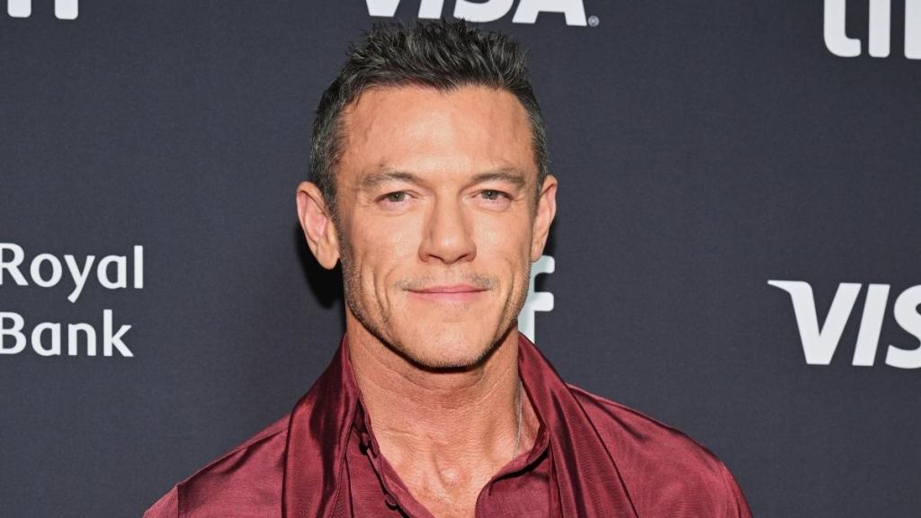 Luke Evans Reveals Tim Curry Responded to His Letter While ‘Very Sick’