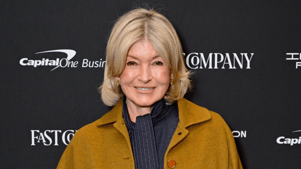 Martha Stewart gives Daisy Toye baking advice while the RHONY star prepares her Passover seder.