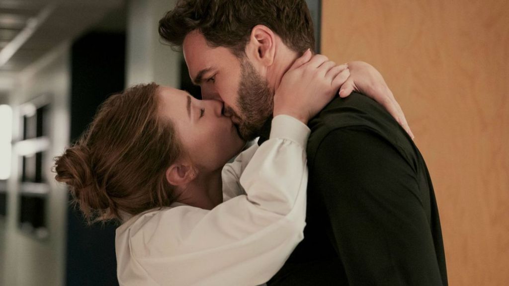 Star Wars-Inspired Rom-Com Beats Alan Ritchson Project in Streaming Battle