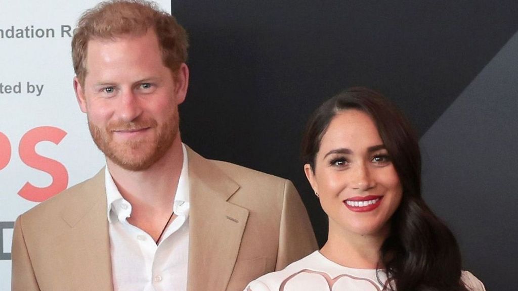 Meghan Markle & Prince Harry Say Diana Memoir Justifies 'Megxit' Move — Source