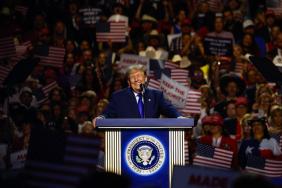 Donald Trump Makes Bizarre Promise of $5K Payment if Republicans Win