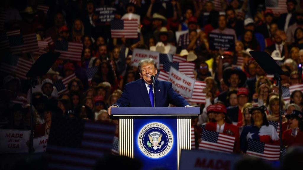 Donald Trump Makes Bizarre Promise of $5K Payment if Republicans Win