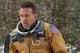 Ryan Reynolds’ Approach to Playing Pilots Couldn’t Be More Different Than Tom Cruise’s