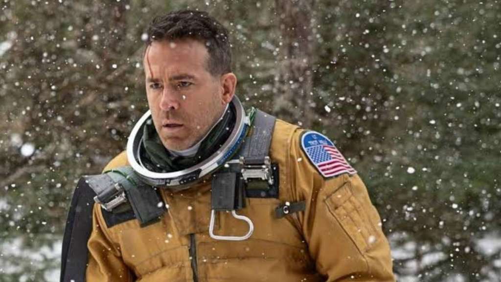 Ryan Reynolds’ Approach to Playing Pilots Couldn’t Be More Different Than Tom Cruise’s