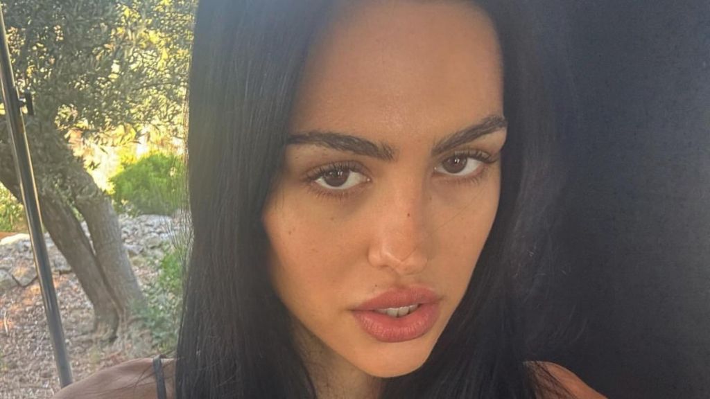Amelia Gray Gets Seriously Cheeky in Teeny Tiny VS Micro Shorts