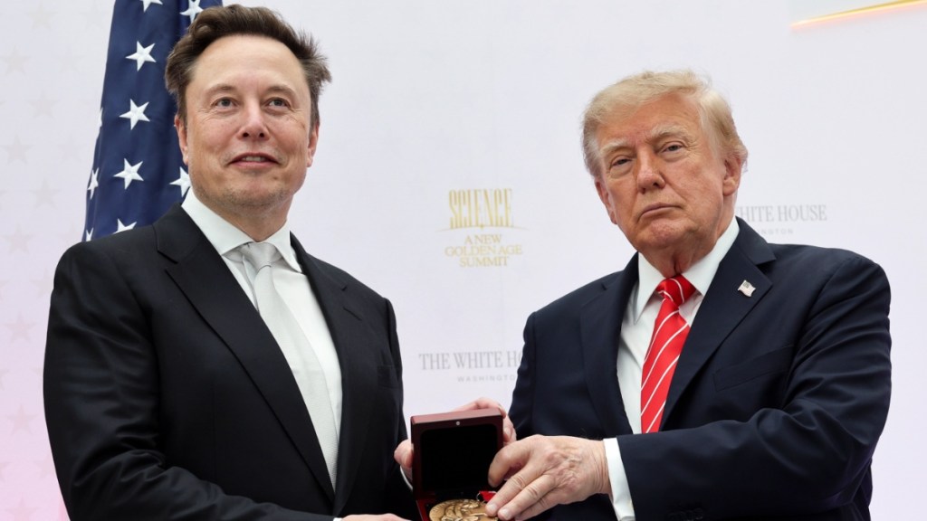 Donald Trump 'Betrayed' Ukraine Over Elon Musk's Starlink, Zelenskyy Says