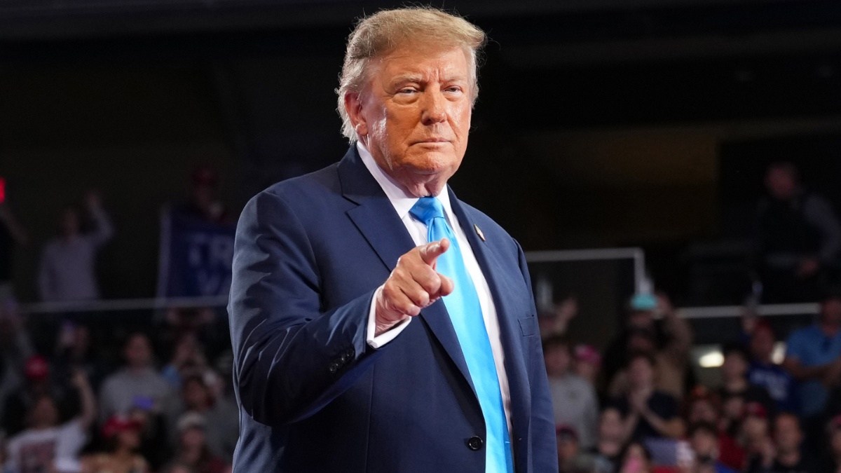 Donald Trump Calls CNN's Kaitlan Collins a 'Dummy' Over Russia ...