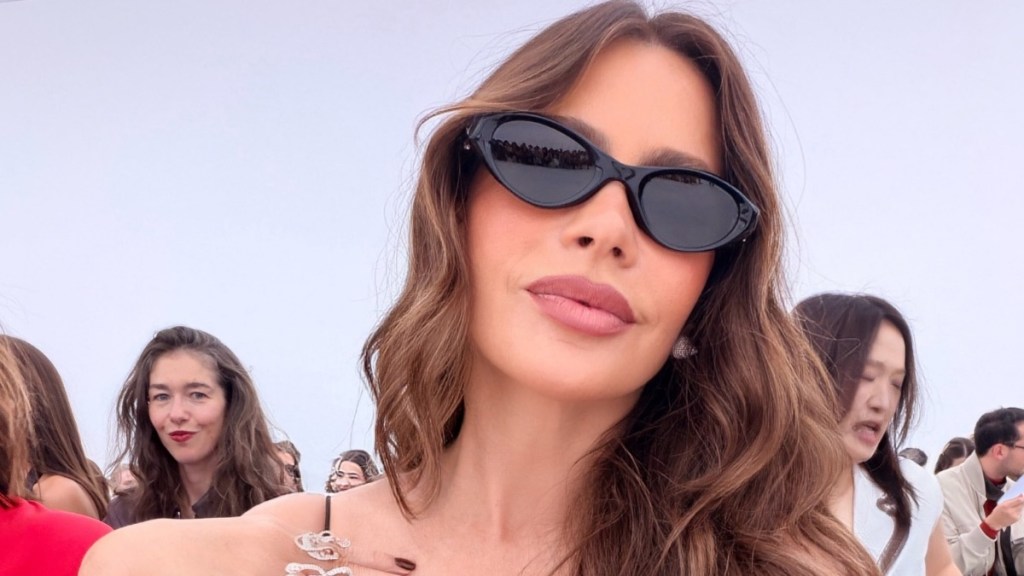 Sofia Vergara Brings Fans 'Bit of Latin America' in Ultra-Plunging Dress
