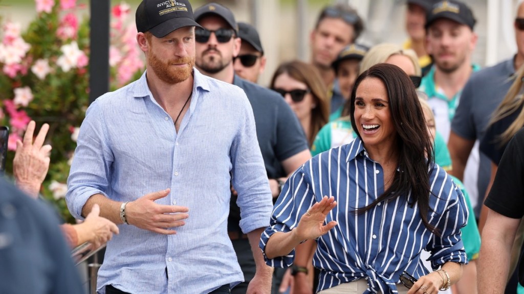Prince Harry Begging Meghan Markle ‘Not To Give Up’ on UK Dream — Source