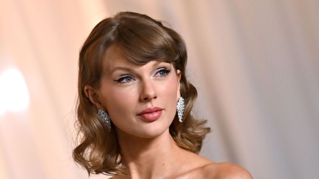 Taylor Swift’s Rare Academy Museum Gala Performance Had a Bigger Goal — Insider