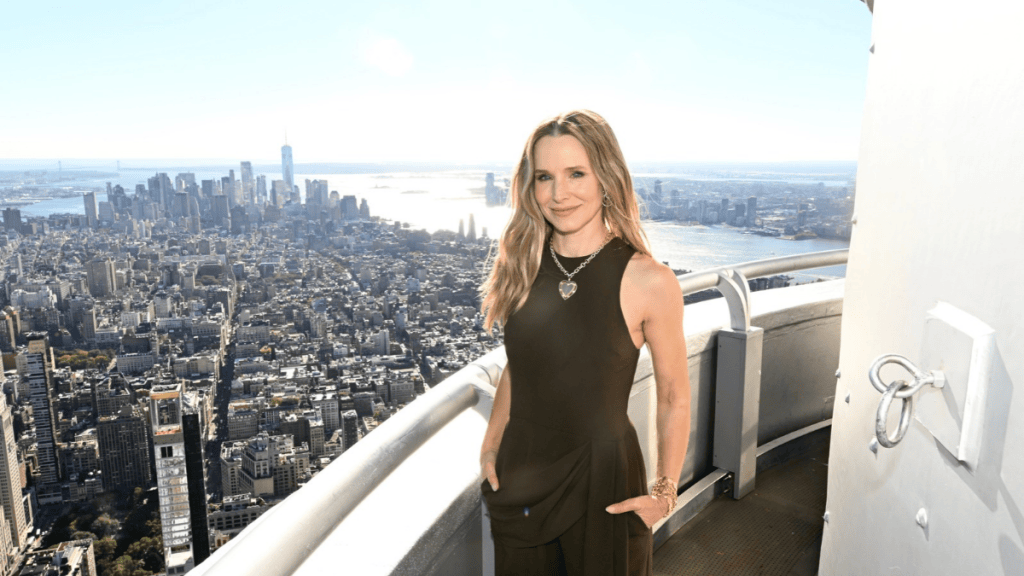 Kristen Bell reveals the unusual way husband Dax Shepard flirts with her by complimenting other people