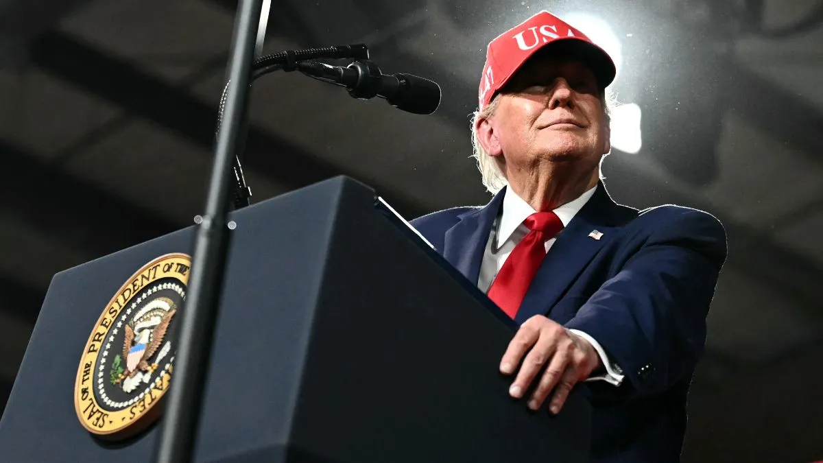 Trump Rally Iowa Donald Trump Jokes About Robot Lookalike Taking His Place at Rallies ...