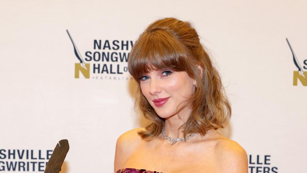 Taylor Swift's 65-Carat Diamond Necklace Comes With Wild Price Tag