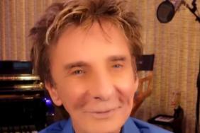 Barry Manilow's First Show After Cancer Hiatus Takes a Wild Turn