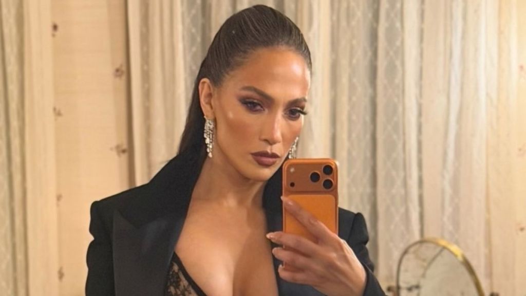 Jennifer Lopez’s Tiny Sports Bra Looks One Move Away From a Wardrobe Malfunction