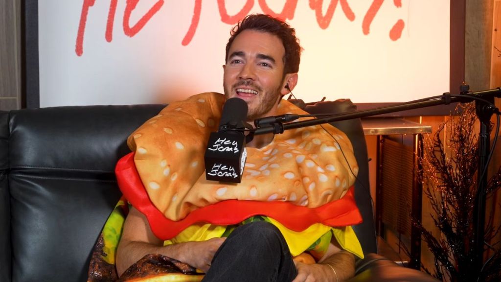 Kevin Jonas Reveals Embarrassing NSFW Photo Mishap: ‘I’m Such a Moron’