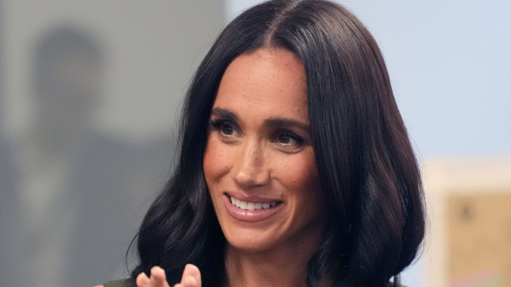 Meghan Markle showcases her gold Ōura Ring while promoting her As Ever advent calendar.