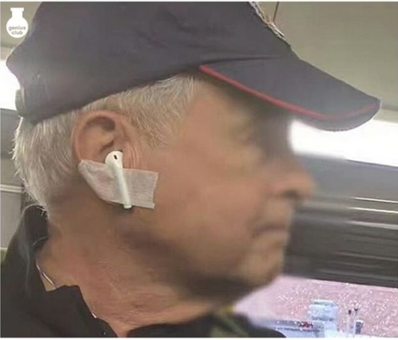 15 Ridiculous Photos Of Airpods #11