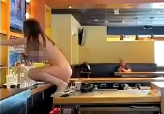 1. Meanwhile in Florida: Naked Woman Goes on Rampage at Outback Steakhouse, Clearly Has Beef With Clothes at Dinner (Don’t We All Now?)