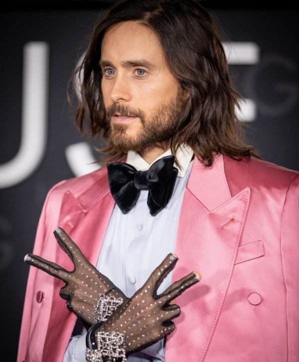 Jared Leto Rocks Pink Tuxedo For ‘House of Gucci’ Premiere, And We’re Fashionably Jealous