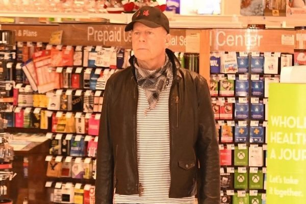 Bruce Willis’ Refusal to Wear a Mask Spawns ‘Die Hard’ Jokes Galore on Twitter