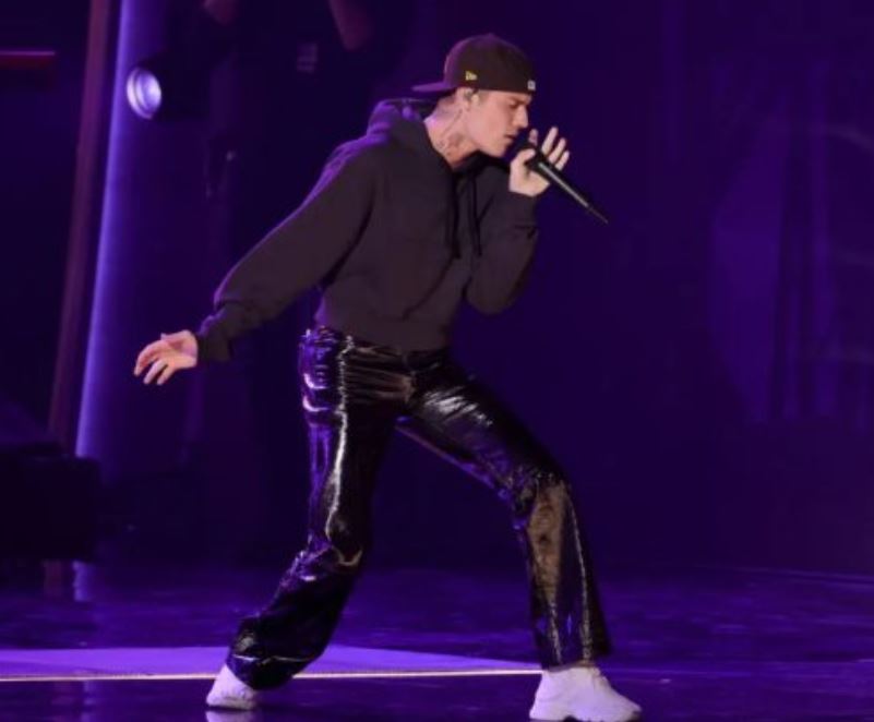 Fans Mock Justin Bieber’s Leather Pants at Grammys, Wait ‘Til You Hear His Music