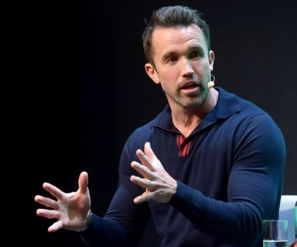 Mandatory Man: ‘It’s Always Sunny’ Star Rob McElhenney Tells Ryan Reynolds Dudes Appreciate His Muscles More Than Women, Plus Hilarious Jokes About His Men’s Health Cover