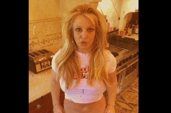 Britney Spears’ Strange Sandwich Tutorial Shows She Doesn’t Know Her Nuts (But At Least Nobody Is Taking Them From Her)