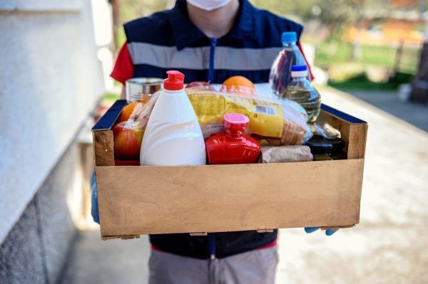Mandatory Good News: Alaskan Man Travels 7 Hours to Get Groceries For His Neighbors