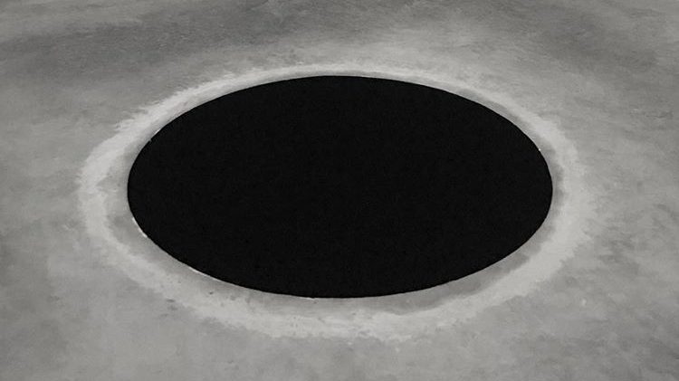 Man Falls Into Black Hole At Anish Kapoor Art Exhibit