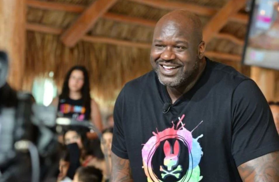 Shaq Buying Dinner For a Whole Restaurant Proves His Generosity Is Even Bigger Than His Stature
