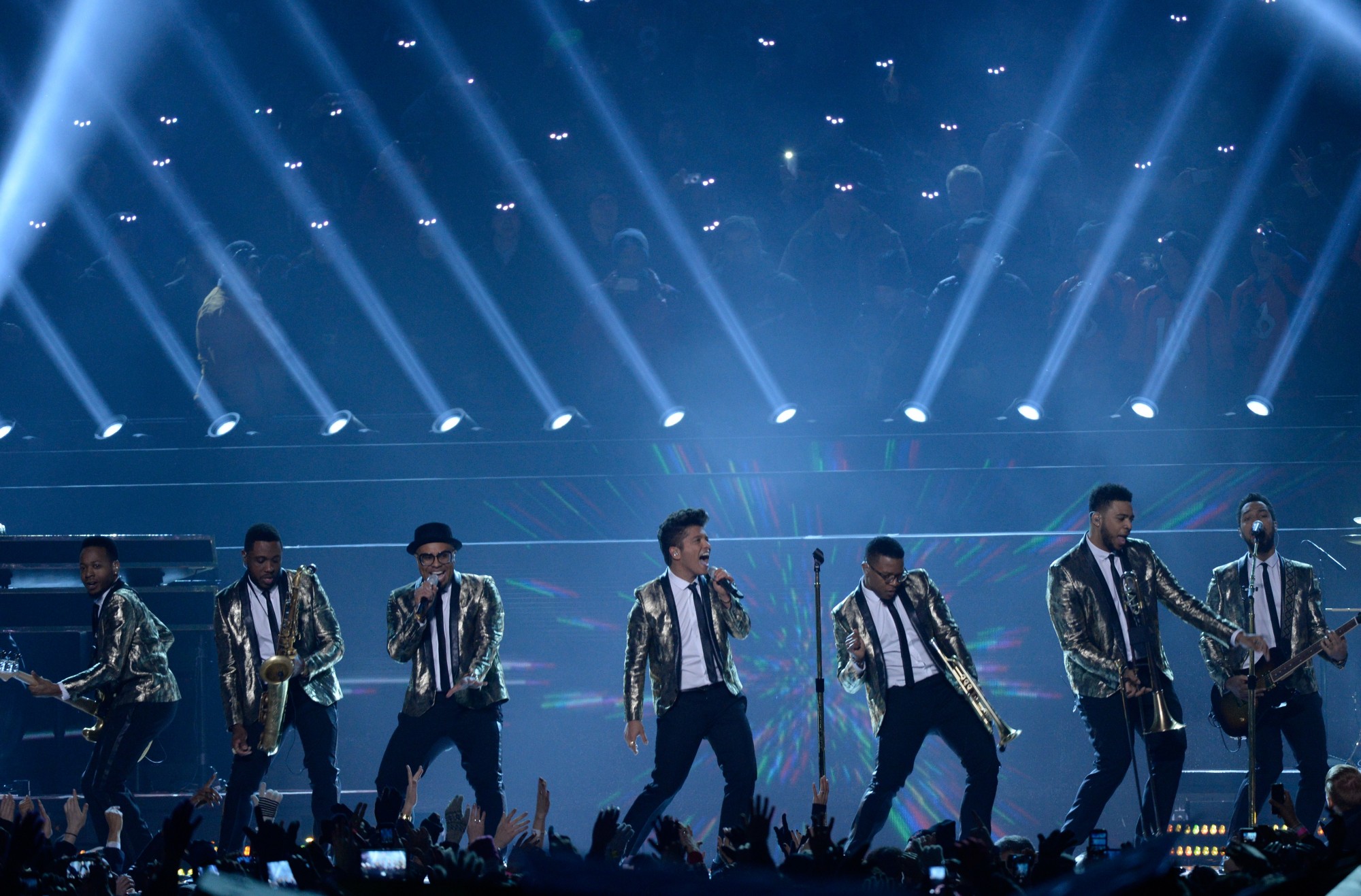 Super Bowl 2014 Halftime Show Watch Bruno Mars & RHCP Rock Oddly
